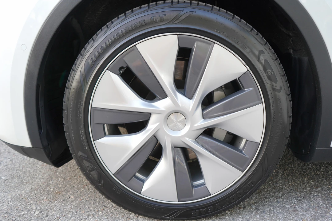 2020 Tesla Model Y - Image 29 of 31