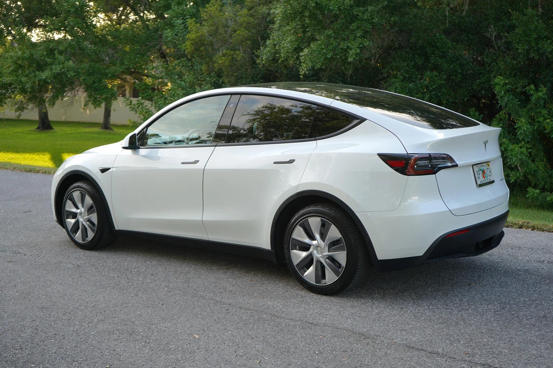2020 Tesla Model Y - Image 9 of 31