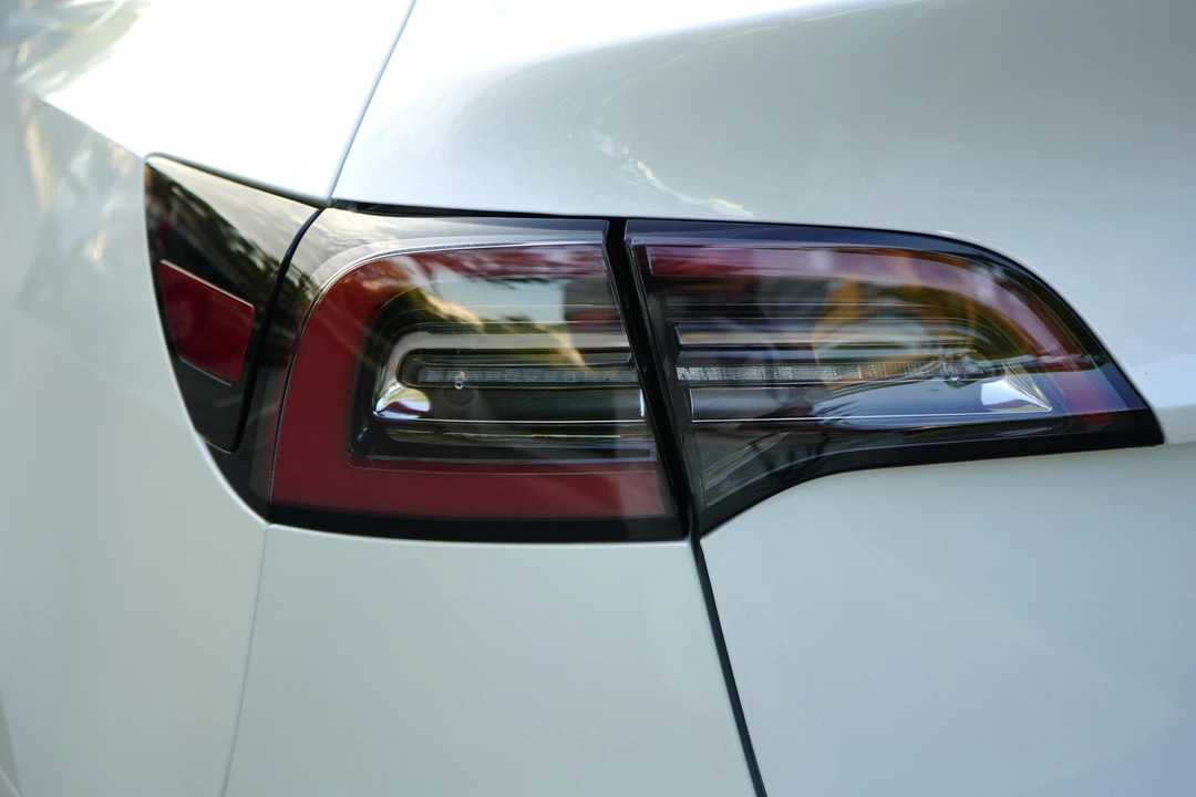 2020 Tesla Model Y - Image 19 of 31