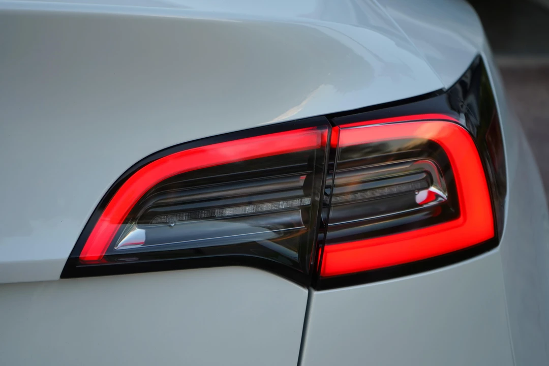2020 Tesla Model Y - Image 23 of 31