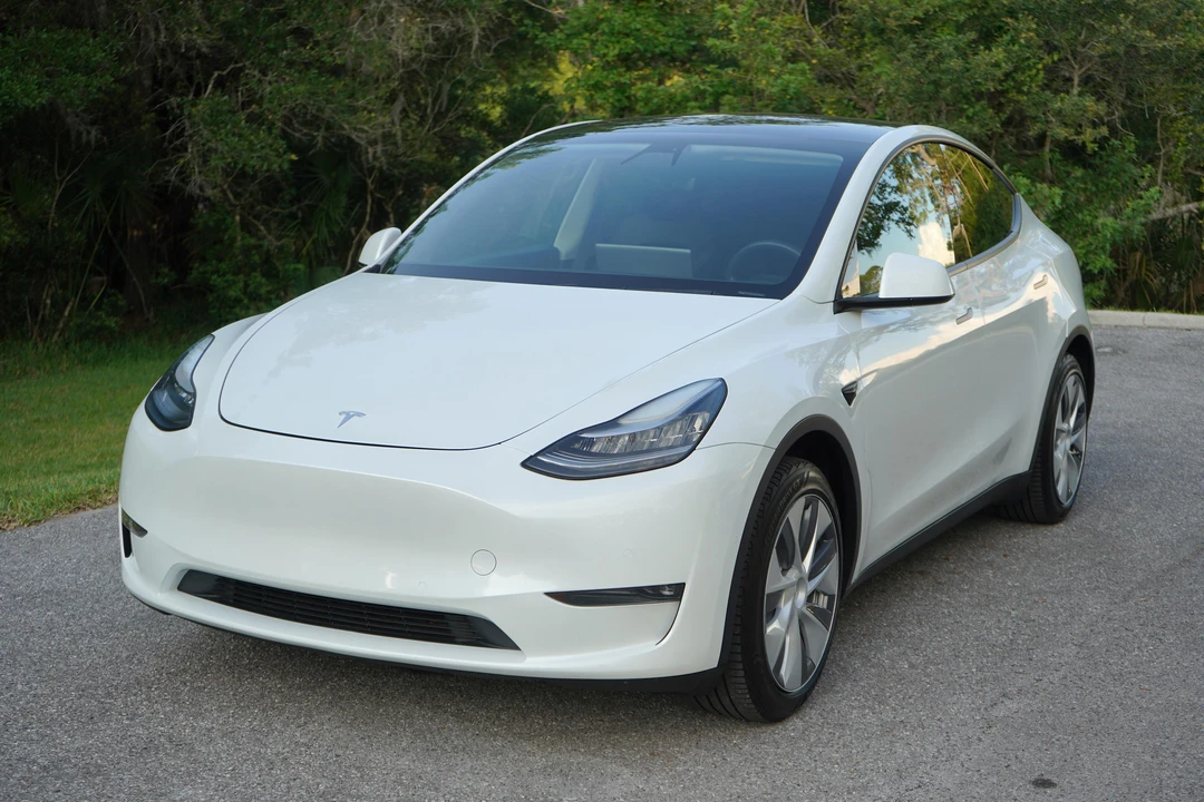 2020 Tesla Model Y - Image 8 of 31