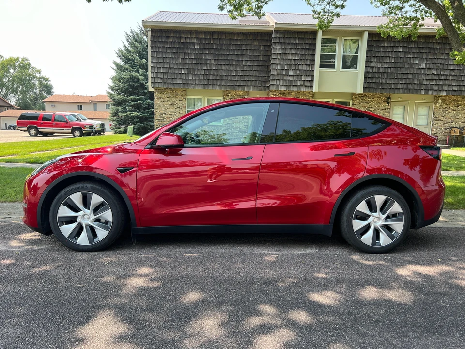 2020 Tesla Model Y - Image 9 of 27
