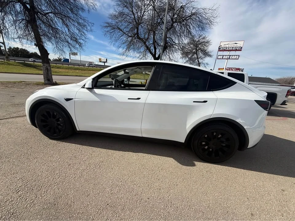 2020 Tesla Model Y - Image 10 of 11