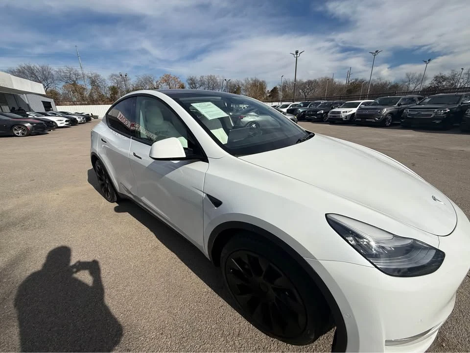2020 Tesla Model Y - Image 4 of 11