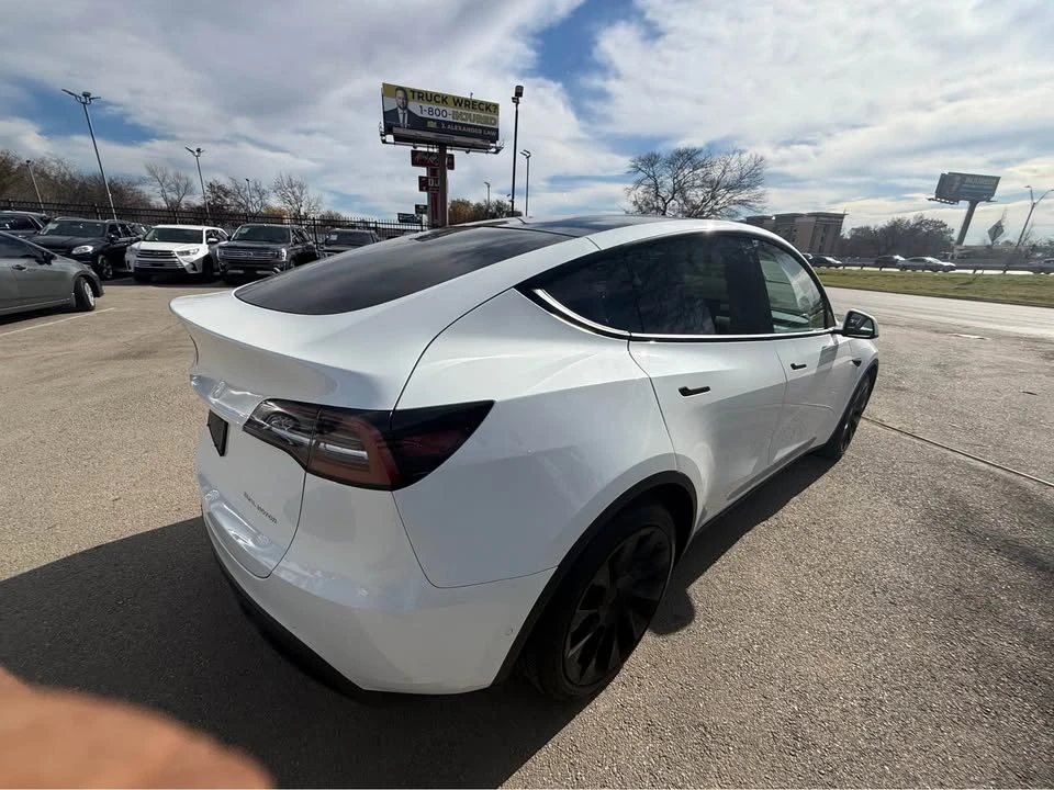 2020 Tesla Model Y - Image 5 of 11