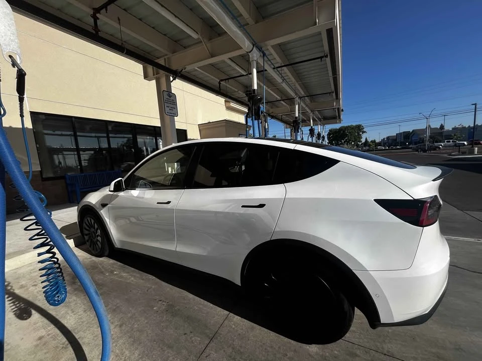 2020 Tesla Model Y - Image 4 of 5
