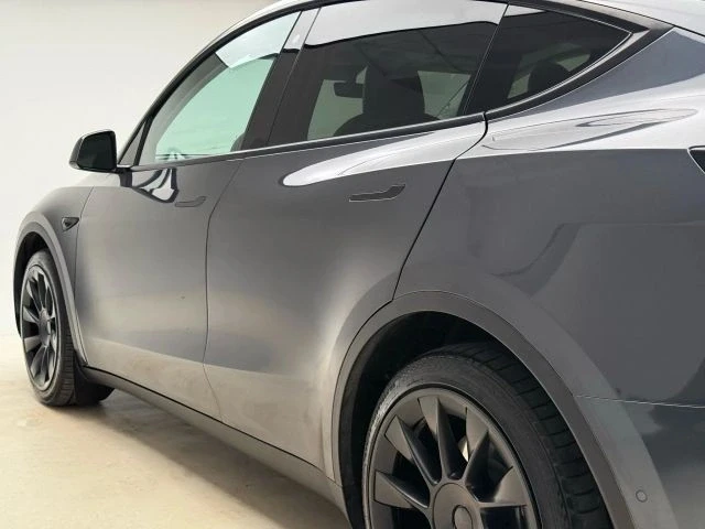 2020 Tesla Model Y - Image 17 of 21