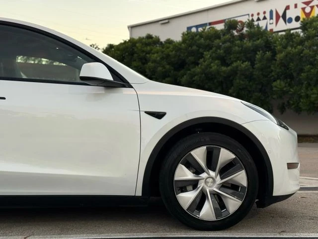 2020 Tesla Model Y - Image 13 of 21