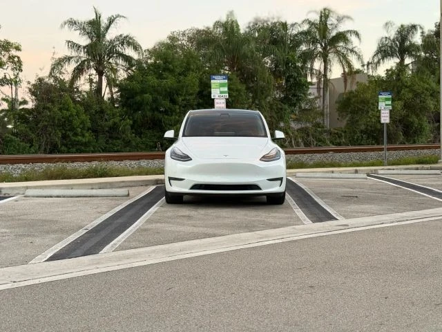 2020 Tesla Model Y - Image 2 of 21