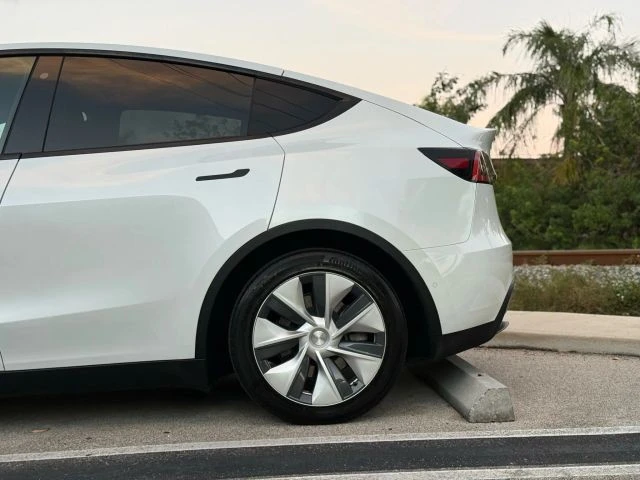 2020 Tesla Model Y - Image 16 of 21
