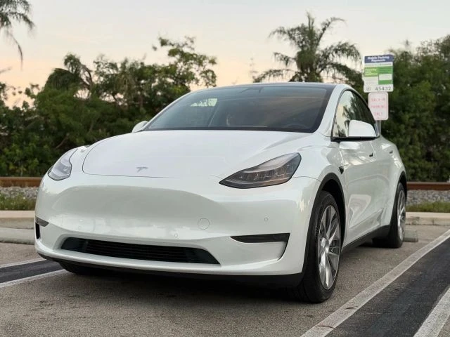 2020 Tesla Model Y - Image 11 of 21
