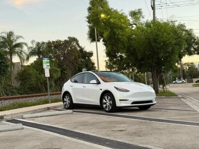 2020 Tesla Model Y - Image 3 of 21