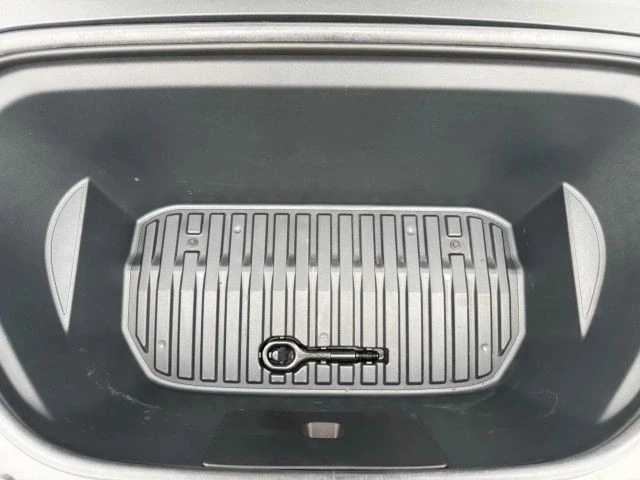 2020 Tesla Model Y - Image 18 of 18