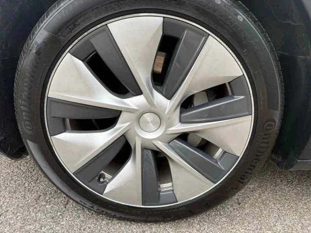 2020 Tesla Model Y - Image 17 of 18