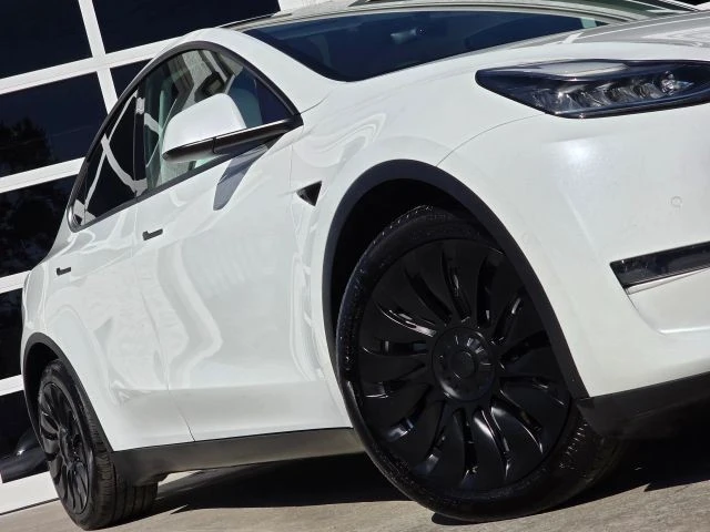 2020 Tesla Model Y - Image 12 of 21