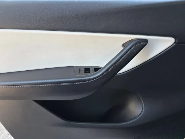 2020 Tesla Model Y - Image 18 of 21