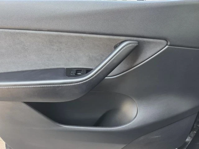 2020 Tesla Model Y - Image 18 of 21