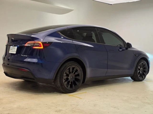 2020 Tesla Model Y - Image 12 of 21