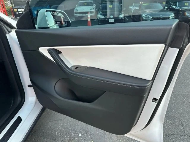 2020 Tesla Model Y - Image 17 of 21