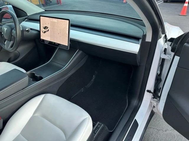 2020 Tesla Model Y - Image 19 of 21