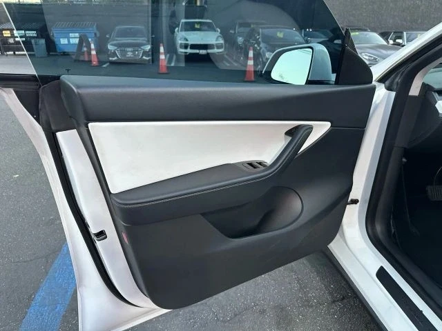 2020 Tesla Model Y - Image 8 of 21