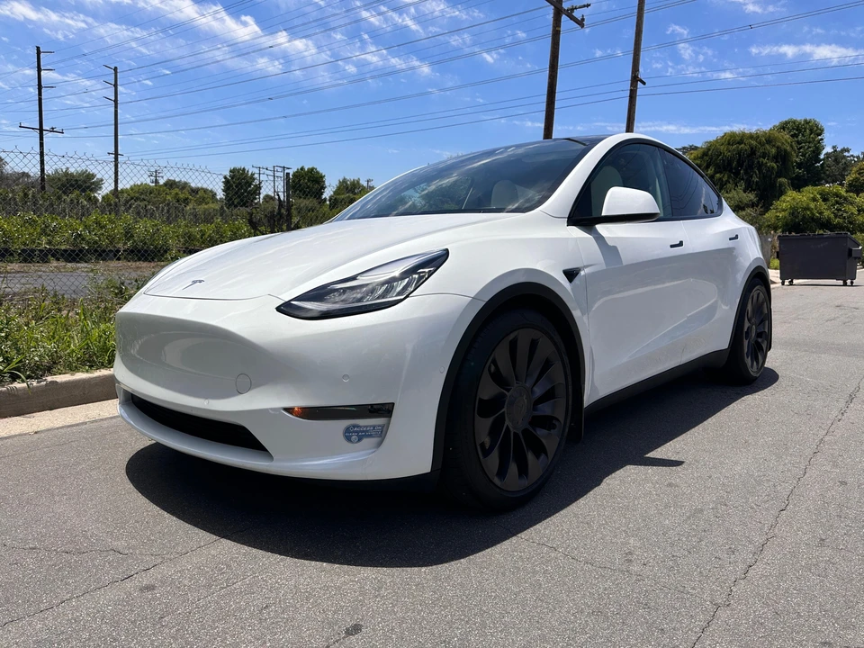 2020 Tesla Model Y Performance - Image 6 of 31