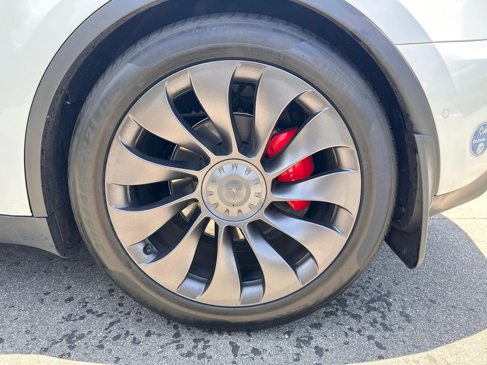 2020 Tesla Model Y Performance - Image 20 of 31