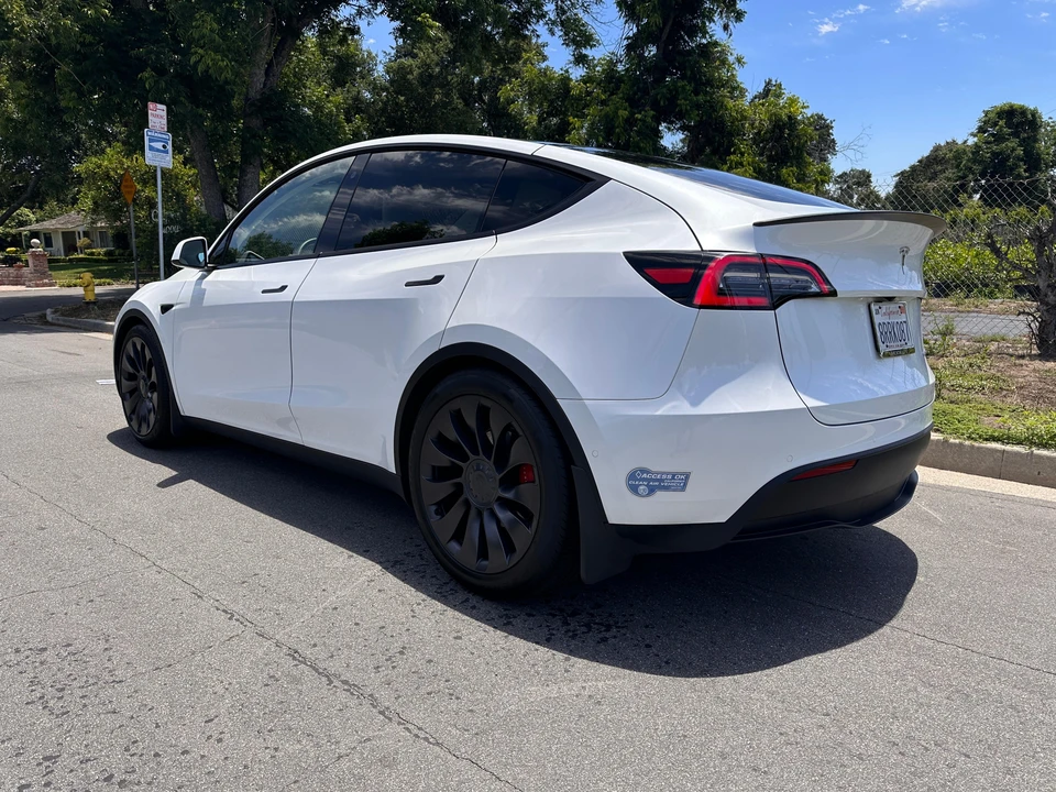 2020 Tesla Model Y Performance - Image 7 of 31