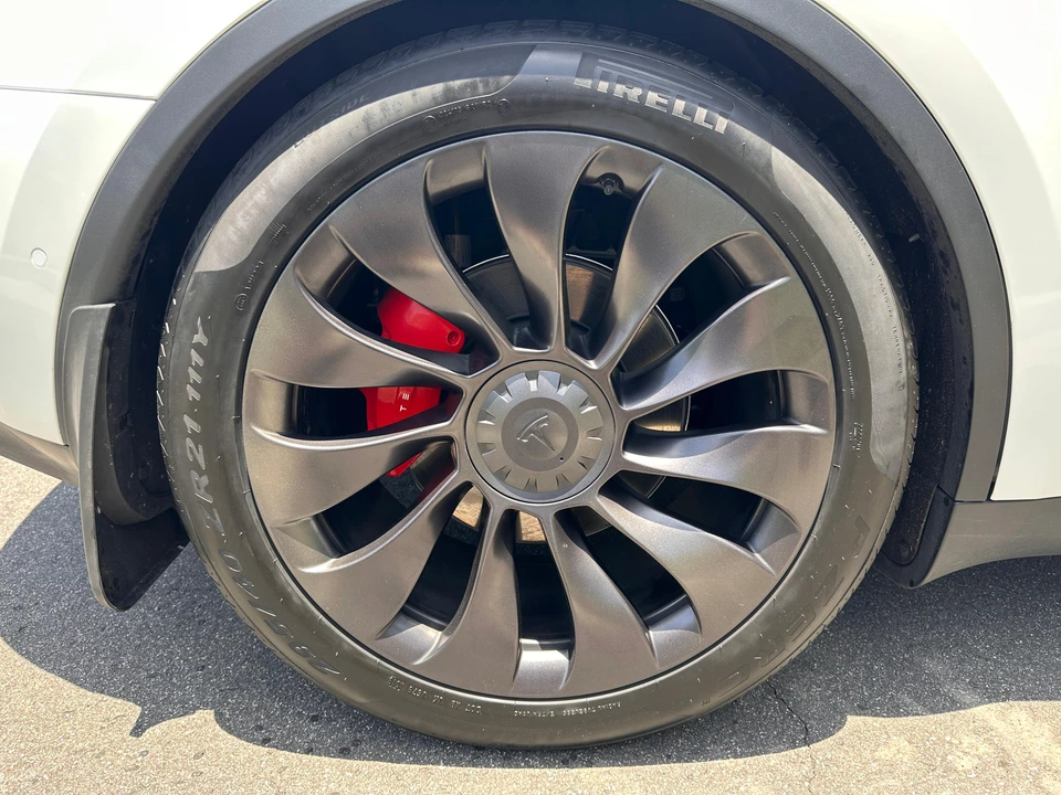 2020 Tesla Model Y Performance - Image 21 of 31
