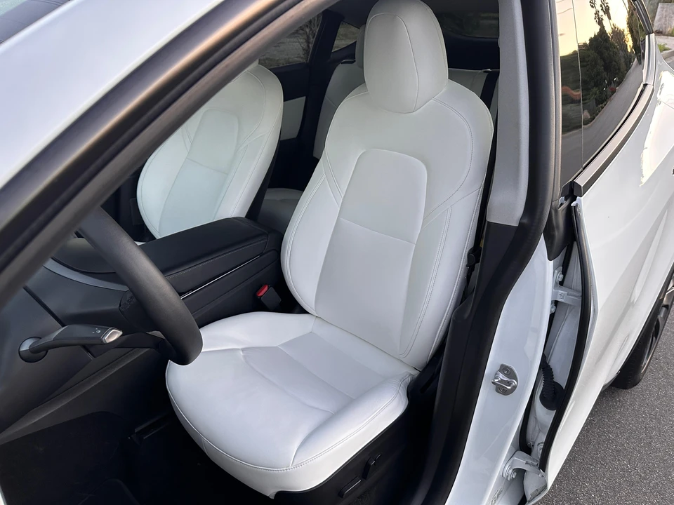 2020 Tesla Model Y Performance - Image 27 of 31