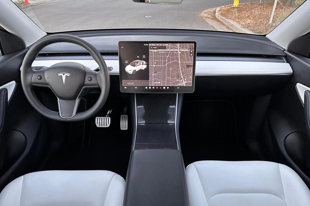 2020 Tesla Model Y Performance - Image 23 of 31