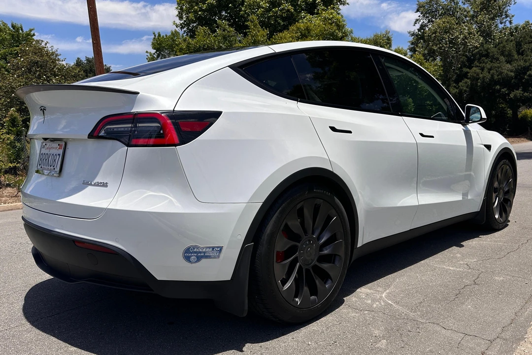 2020 Tesla Model Y Performance - Image 4 of 31