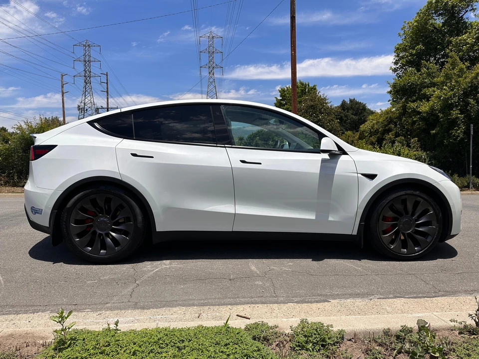 2020 Tesla Model Y Performance - Image 8 of 31