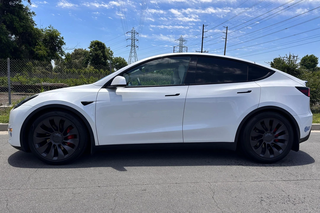 2020 Tesla Model Y Performance - Image 3 of 31