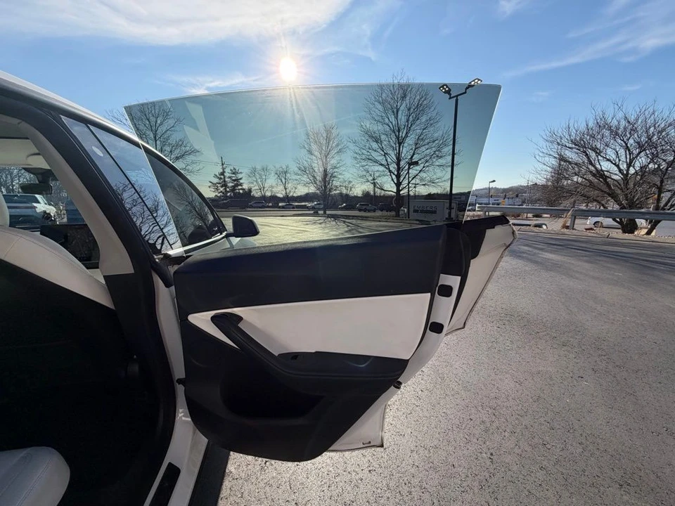 2020 Tesla Model Y Performance - Image 11 of 16