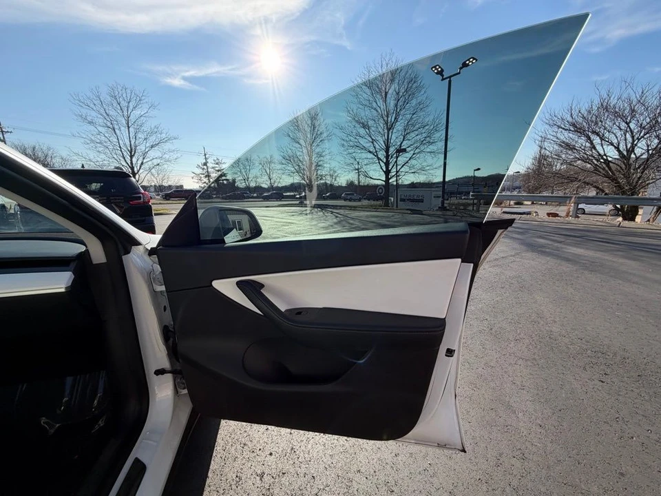 2020 Tesla Model Y Performance - Image 14 of 16