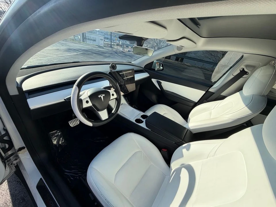 2020 Tesla Model Y Performance - Image 7 of 16