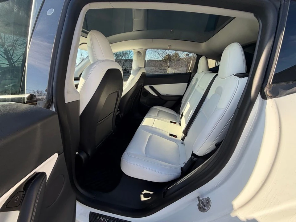 2020 Tesla Model Y Performance - Image 9 of 16