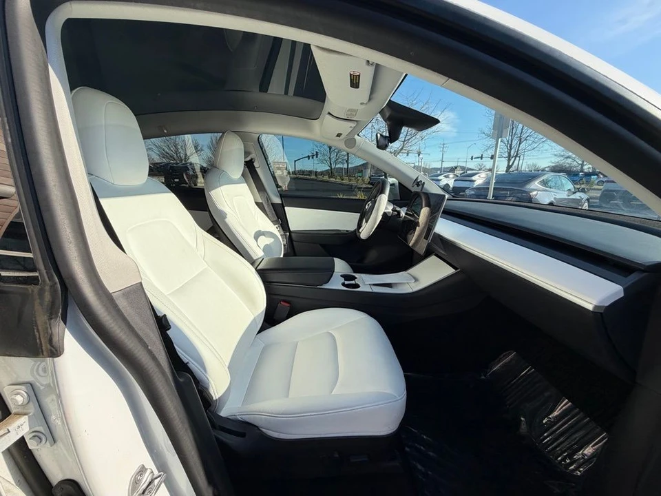 2020 Tesla Model Y Performance - Image 15 of 16