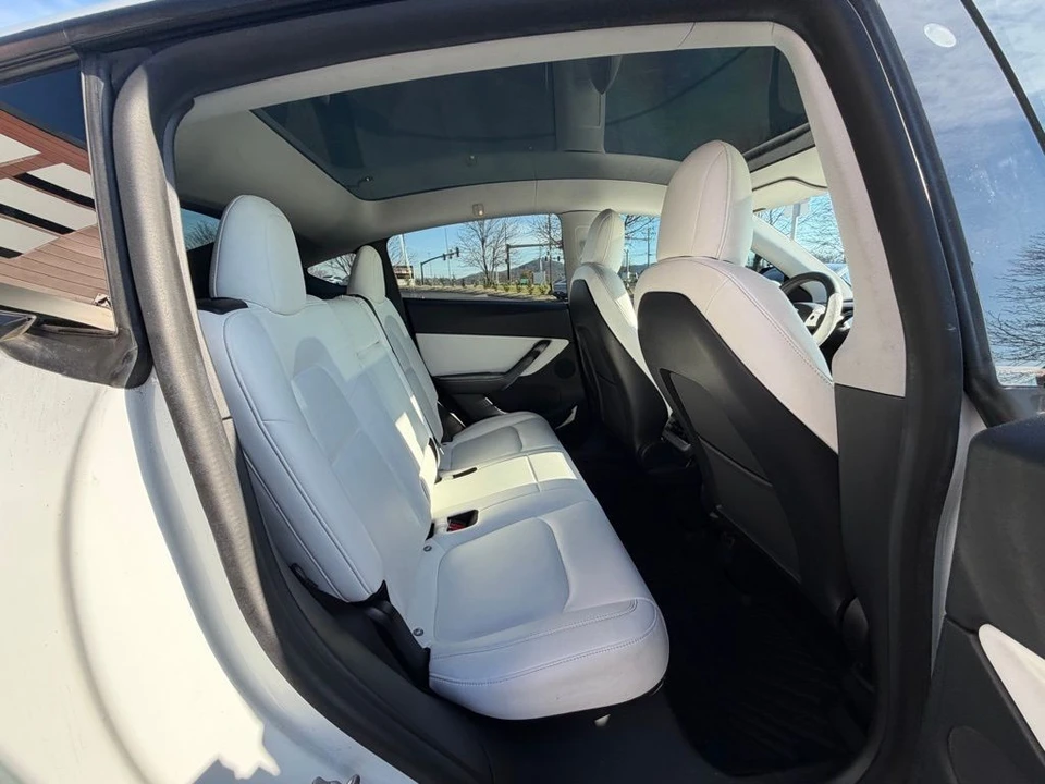 2020 Tesla Model Y Performance - Image 12 of 16