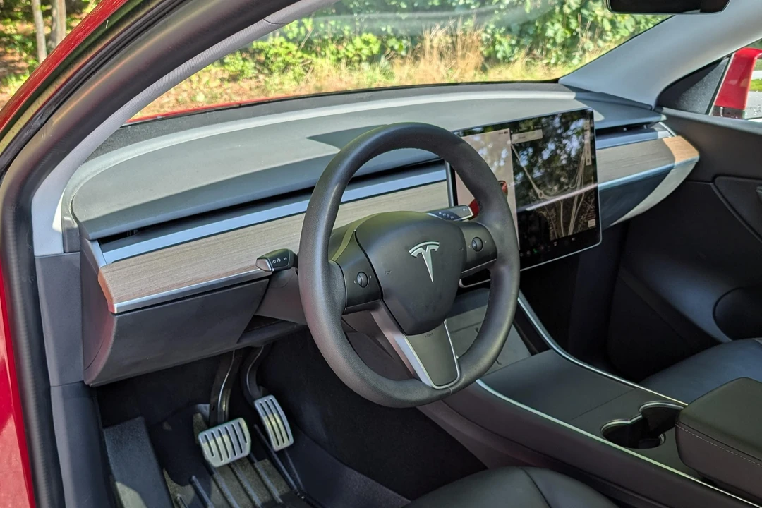 2020 Tesla Model Y Performance - Image 23 of 31