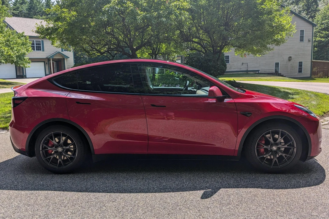 2020 Tesla Model Y Performance - Image 3 of 31