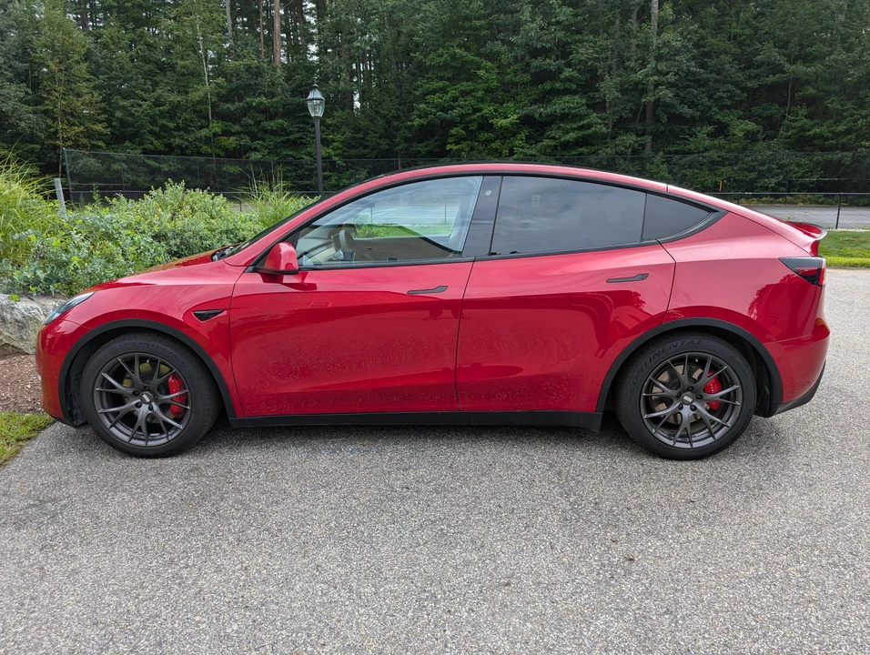 2020 Tesla Model Y Performance - Image 8 of 31