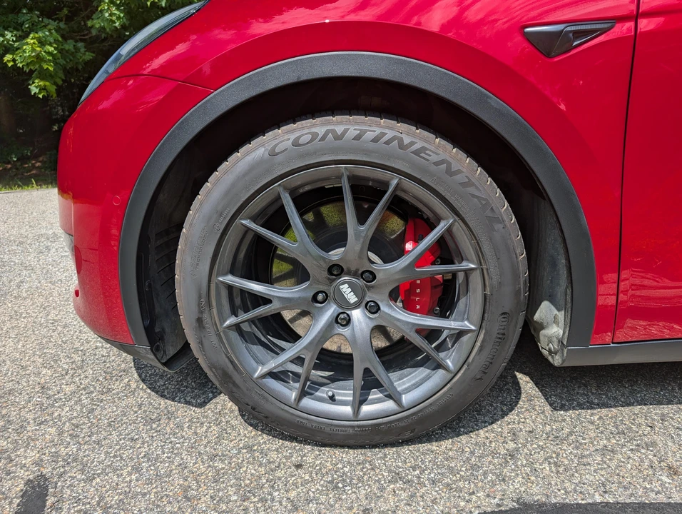 2020 Tesla Model Y Performance - Image 16 of 31