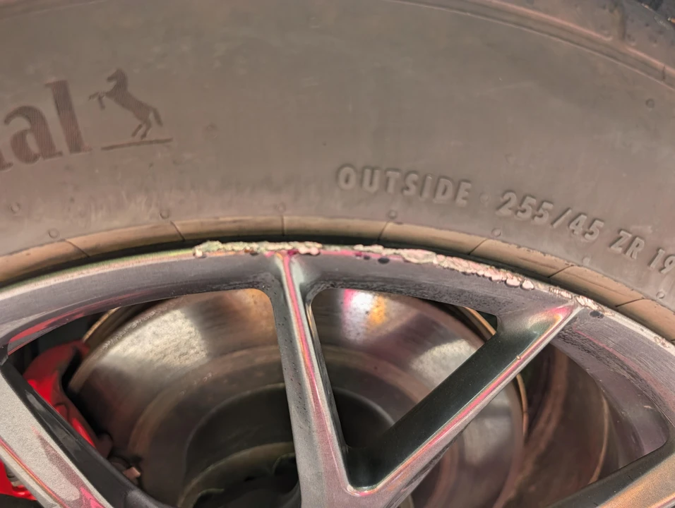 2020 Tesla Model Y Performance - Image 21 of 31