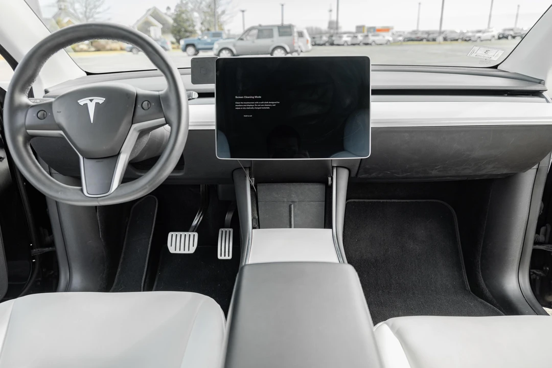 2020 Tesla Model Y Performance - Image 24 of 26