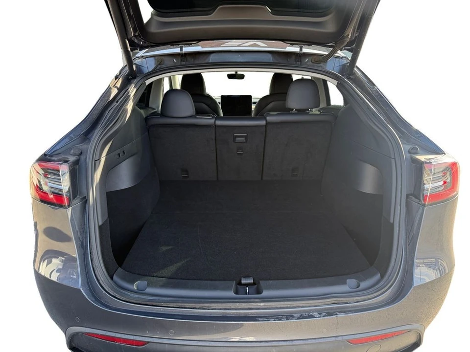 2020 Tesla Model Y Performance - Image 17 of 21