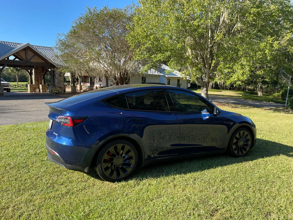 2020 Tesla Model Y Performance - Image 10 of 31