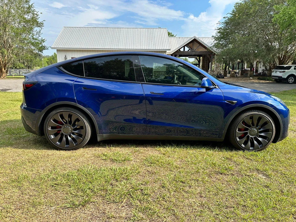 2020 Tesla Model Y Performance - Image 11 of 31