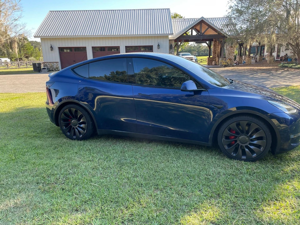 2020 Tesla Model Y Performance - Image 23 of 31